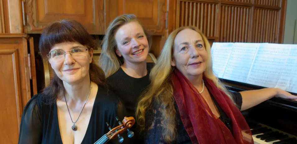 Katalin Kertész, Katja Brandl und Siso Hagen am Flügel